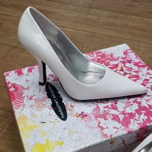 Chinese Laundry White Leather 👠 🔥🥰